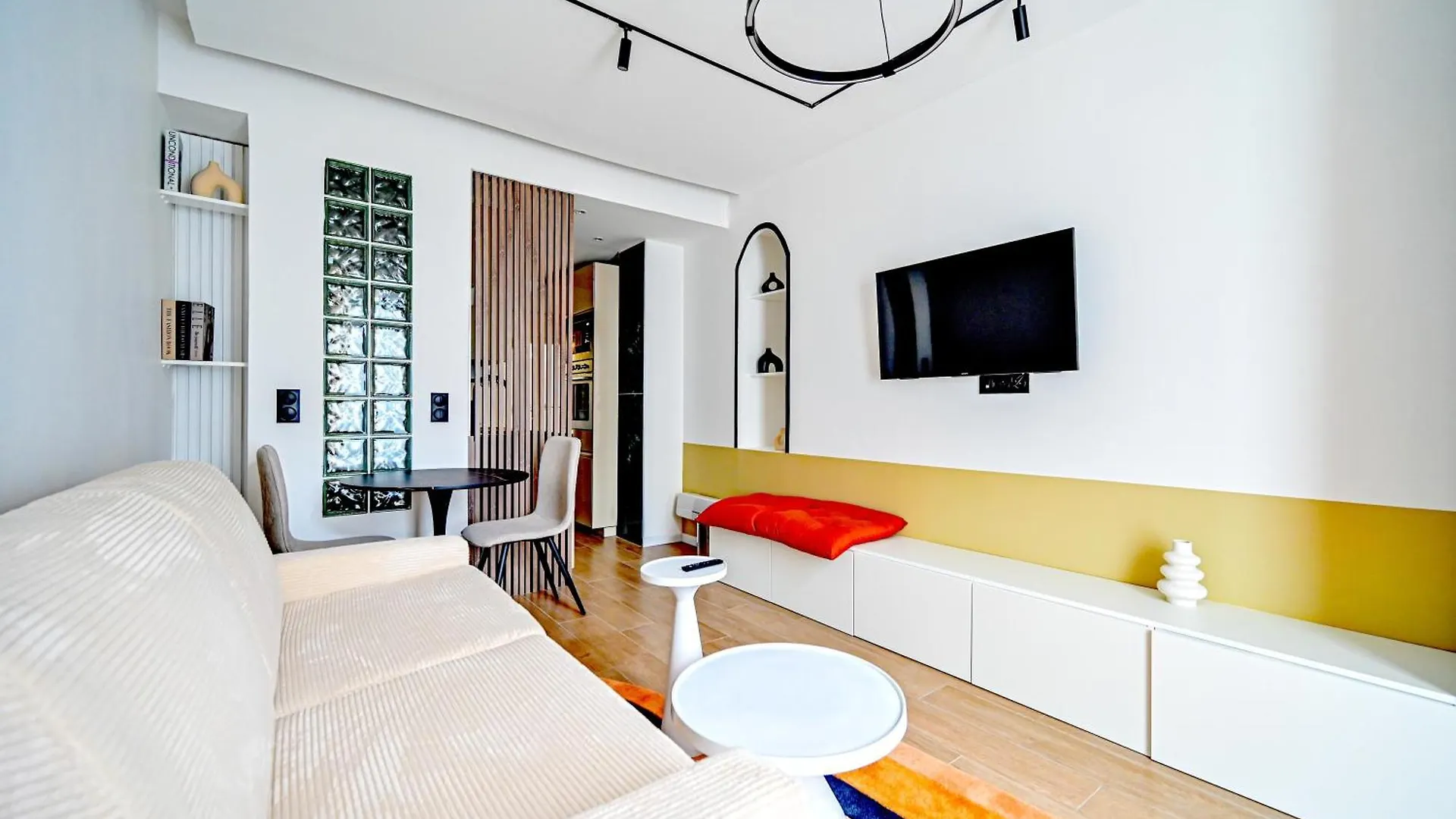 Relax In A Stylish Flat In Montmartre Apartment Paris