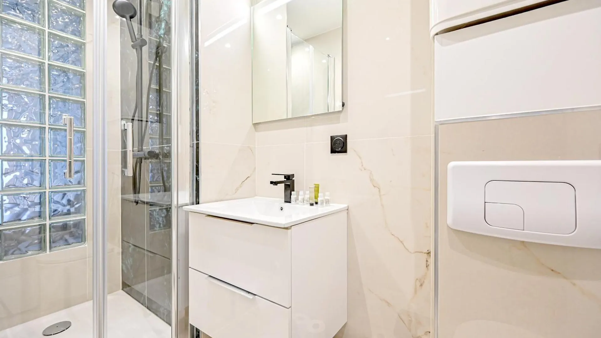 Relax In A Stylish Flat In Montmartre